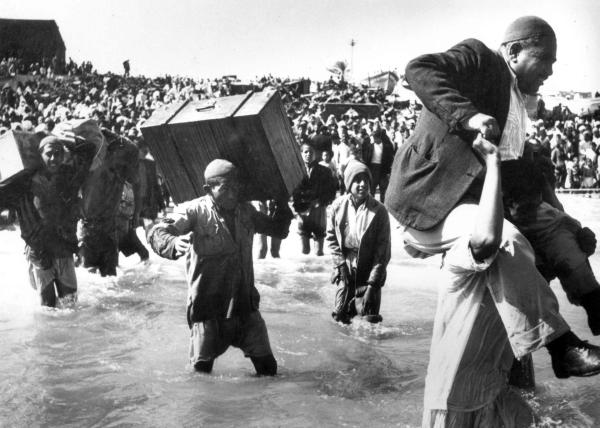 Bild 1 von 5: Nach der Staatsgründung Israels 1948 werden rund 700.000 Palästinenser vertrieben oder müssen fliehen.