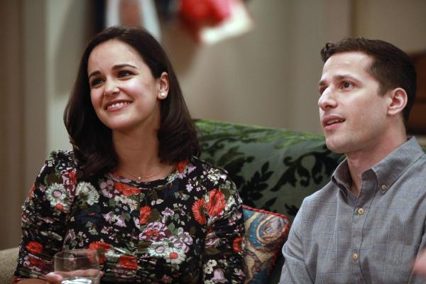 Bild 1 von 12: Amy Santiago (Melissa Fumero, l.); Jake Peralta (Andy Samberg, r.)