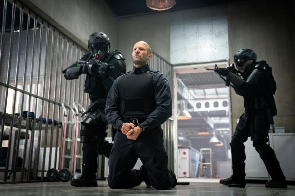 Bild 1 von 9: H (Jason Statham)