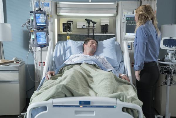 Bild 1 von 12: Dr. Nick Marsh (Scott Speedman, l.) entwickelt sich zu einem besonderen Patienten für Meredith (Ellen Pompeo, r.) ...