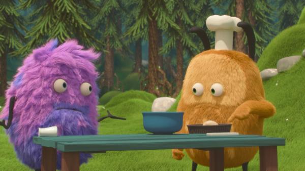 Bild 1 von 5: Kiwi fragt Strit, ob er den Teig angefasst hat. Strit tut unschuldig.