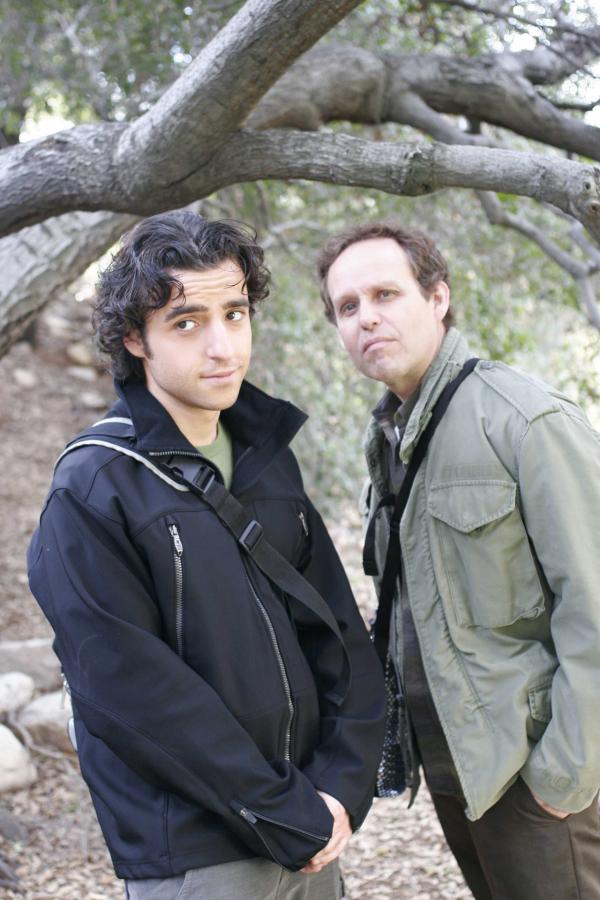 Bild 1 von 7: David Krumholtz (Charlie Eppes), Peter MacNicol