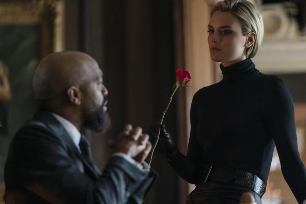 Bild 1 von 10: Bathurst 2020 (Chiwetel Ejiofor, l.); Agent Shin (Wallis Day, r.)