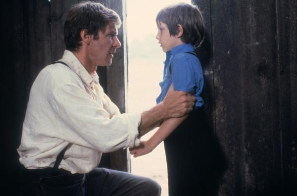 Bild 1 von 7: Chefermittler John Book (Harrison Ford, links) beschützt den Zeugen Samuel Lapp (Lukas Haas).