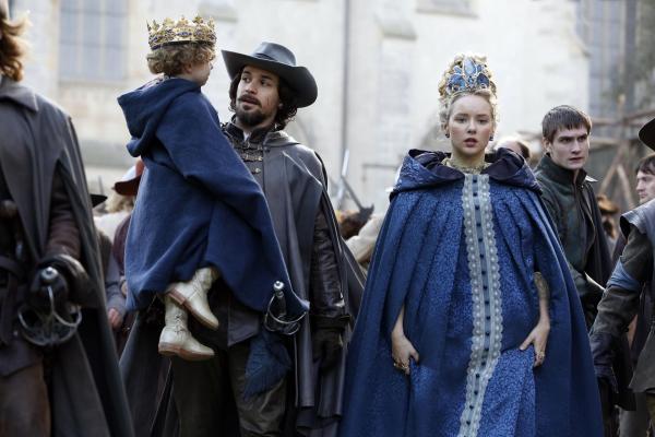 Bild 1 von 9: (v.l.n.r.) Dauphin (Robby Fisher); Aramis (Santiago Cabrera); Königin Anne (Alexandra Dowling)