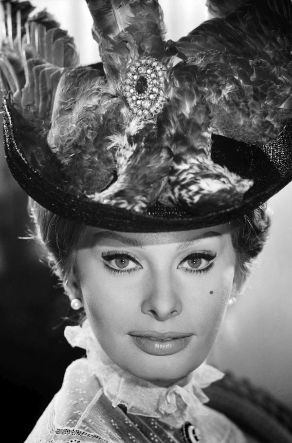Bild 1 von 4: Prinzessin Olympia (Sophia Loren)