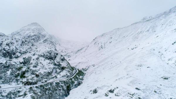 Bild 1 von 17: Im Bild: Der antike Pilgerweg führt Pilger über die Alpen auf dem Weg nach Rom. Viele Jahrhunderte lang riskierten sie hier in Schnee und Eis ihr Leben für ihren Glauben. Viele von ihnen kehrten nie zurück.