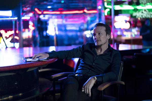 Bild 1 von 7: Freddy (Damon Herriman)