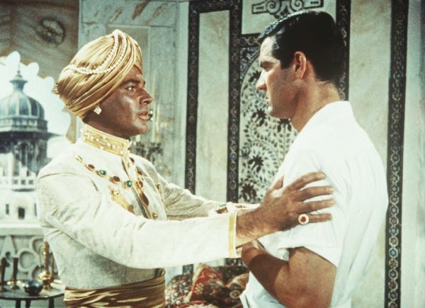 Bild 1 von 3: Der deutsche Architekt Harald Berger (Paul Hubschmid, r.) ist ins indische Fürstentum Eschnapur gereist, um ?für den Maharadscha Chandra (Walther Reyer, l.) Krankenhäuser und Schulen zu bauen?.