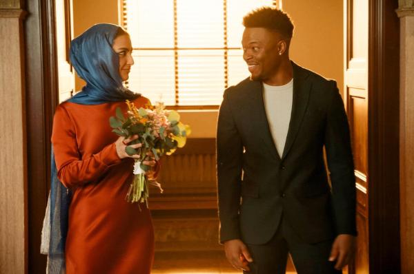 Bild 1 von 12: Im Bild: Medalion Rahimi (Special Agent Fatima Namazi), Caleb Castille (Special Agent Devin Roundtree).