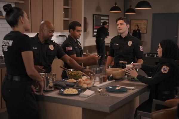 Bild 1 von 11: (v.l.n.r.) Nancy Gillian (Brianna Baker); Paul Strickland (Brian Michael Smith); Mateo Chavez (Julian Works); T.K. Strand (Ronen Rubinstein); Marjan Marwani (Natacha Karam)