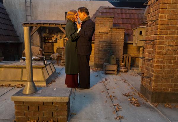 Bild 1 von 15: Henny (Anna Loos) und Albert (Jan Josef Liefers) verbringen einige glückliche Momente.