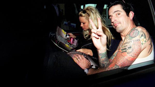 Bild 1 von 1: Tommy Lee von der Band Mötley Crue und seine Freundin Pamela Anderson