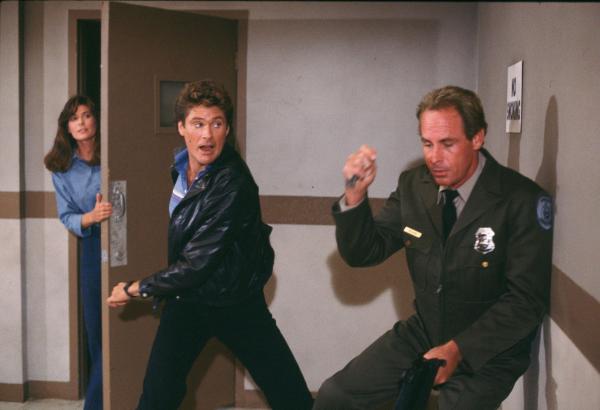 Bild 1 von 9: Bonnie Barstow (Patricia McPherson, l); Michael Knight (David Hasselhoff, Mitte)