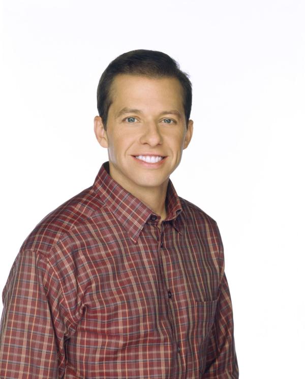 Bild 1 von 22: (2. Staffel) - Alan Harper (Jon Cryer) Jerome Harper musste in das Haus seines Bruders ziehen, da sich seine Frau Judith von ihm scheiden ließ und eine hohe Summe an Alimenten von ihm verlangt ...