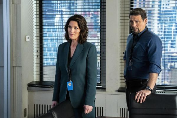 Bild 1 von 6: FBI SAC Isobel Castille (Alana De La Garza, l.); FBI ASAC Jubal Valentine (Jeremy Sisto, r.)