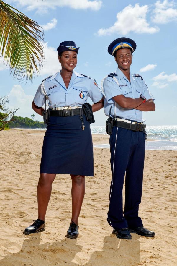 Bild 1 von 6: Im Bild: Ginny Holder (Officer Darlene Curtis), Tahj Miles (Marlon Pryce).