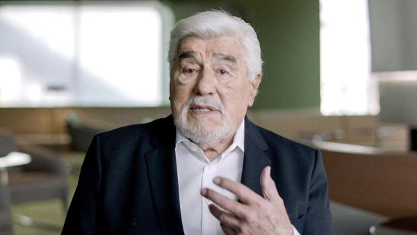 Bild 1 von 3: Im Bild: Schauspieler Mario Adorf, langjähriger Weggefährte von Senta Berger.