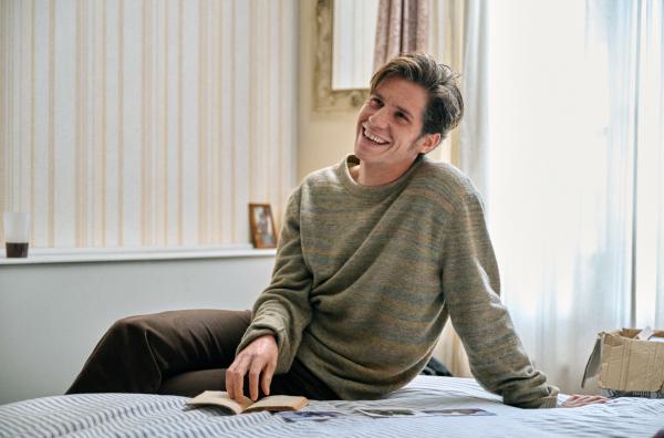 Bild 1 von 4: Nach der Trennung von Camille zog sich Martin (Abraham Wapler) ins Ausland zurück, um sie zu vergessen. Nun ist er zurückgekehrt.