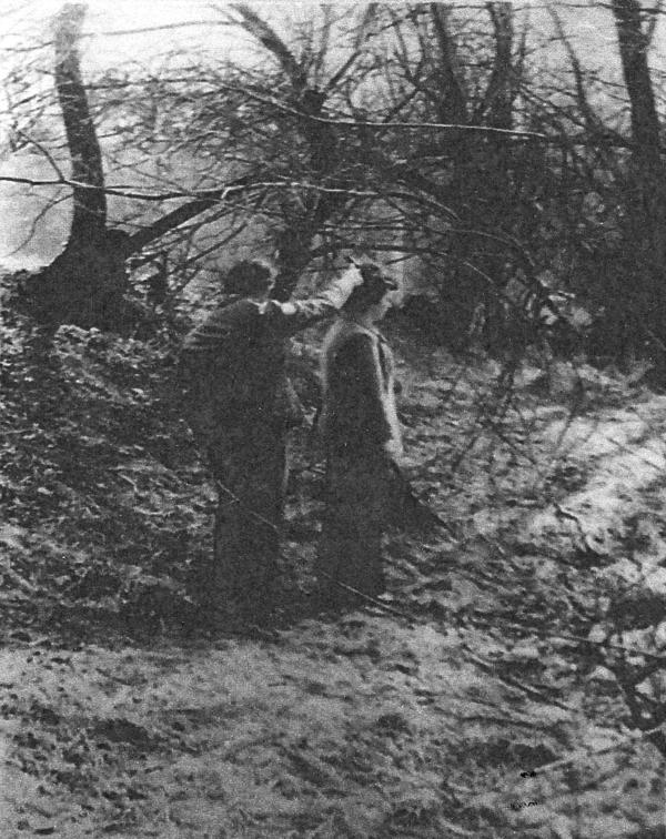 Bild 1 von 6: Hans Joachim A. demonstriert den Ermittlern, wie er sein Opfer erschlug.