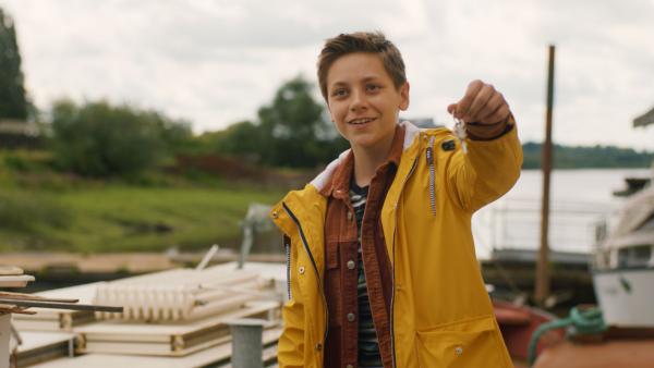 Bild 1 von 4: Moritz (Jan Friedrichsen) schafft es, einen der Entführer auf dem Boot in die Falle zu locken.