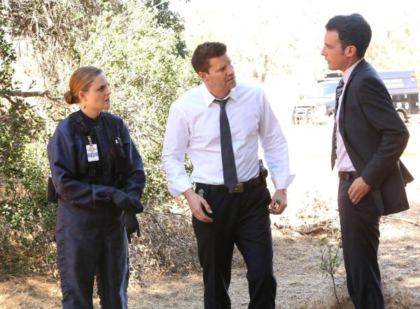 Bild 1 von 16: (v.l.n.r.) Temperance Brennan (Emily Dsechanel); Seeley Booth (David Boreanaz); James Aubrey (John Boyd)