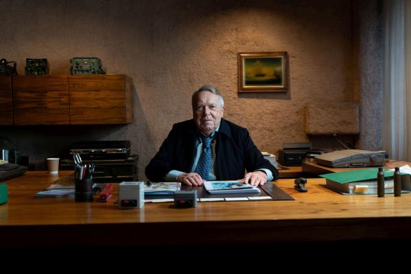 Bild 1 von 5: This is a premium four-part documentary series about Britain?s worst terrorist atrocity and the most fatal terrorist attack on the US before 9/11: the bombing of Pan Am flight 103, when 270 people lost their lives on the 21st December 1988. With access to victims? families, investigators, officials and other key figures we will revisit in detail the events in the run up to and aftermath of the disaster.  Using master interview, beautifully shot locations, stylistic visualisations and cutting-edge graphic effects, this will bring dramatic storytelling and a distinctive vision to an under-told story. We will examine the official version of events by forensically revisiting the evidence and witness accounts, exploring police and FBI files, and digging into the unanswered questions and puzzling anomalies of the case to seek to present the truth about what happened and who was responsible.