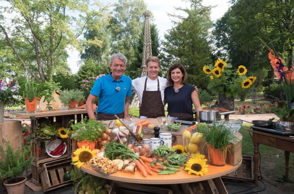 Bild 1 von 1: (v. l.) Michael Koch, Sternekoch Cliff Hämmerle und Verena Sierra, ab 6. Januar 2018.