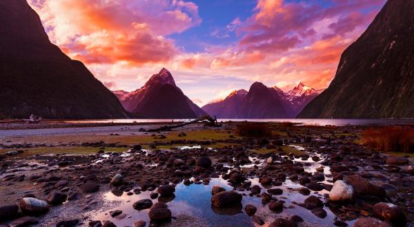 Bild 1 von 4: Der Milford Sound ist eine von Neuseelands berühmtesten Naturikonen. Lange Zeit wurde der Fjord von Seefahrern übersehen. Erst im Jahr 1812 wurde er von Europäern entdeckt.