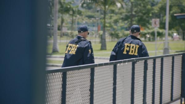 Bild 1 von 5: Nach Vince Bostons Aussage werden die Behörden aktiv. Das FBI schickt ein Team zum Altenheim, in dem sein Vater wohnt.