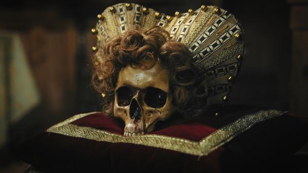 Bild 1 von 12: Queen Elisabeth I. lässt ihre Rivalin Maria Stuart enthaupten. Danach glaubt Queen Elisabeth I., dass sie vom Geist der Toten verfolgt werde.