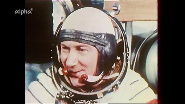 Bild 1 von 4: Sigmund Jähn war 1978 als erster Deutscher im All - als Kosmonaut, denn er flog für die DDR mit den Sowjets zum kosmischen Laboratorium Saljut 6.
