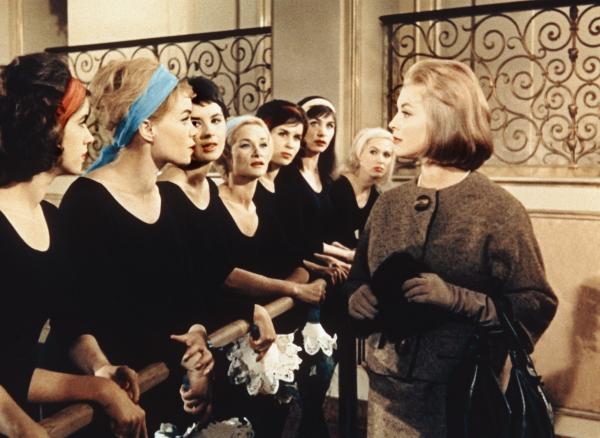 Bild 1 von 3: Daniela, Chefin einer Ballettschule, hält Ehe und Beruf für unvereinbar. Da ihre Mädchen aber heiraten möchten und Daniela frisch von ihrem Partner verlassen wurde, überreden sie diese zu einem gemeinsamen Urlaub am Königssee.