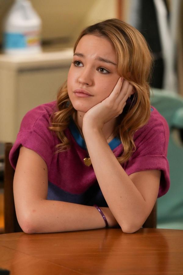 Bild 1 von 8: Brea Bee (Sadie Stanley)