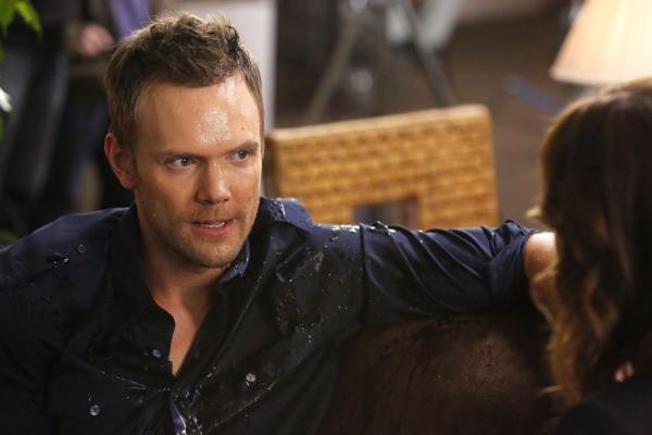 Bild 1 von 22: Der selbstbewusste Jeff (Joel McHale, l.) lernt auf der \