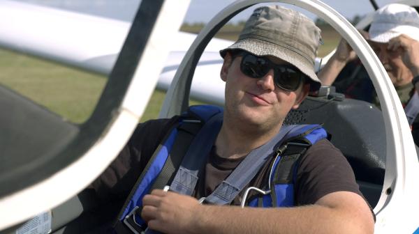 Bild 1 von 8: Max Wäldrich hat im Burgenland-Gymnasium in Laucha das Fliegen gelernt.