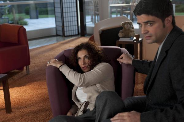 Bild 1 von 31: Erst spät, aber noch rechtzeitig gelingt es Mick und Andreas (Maximilian Grill, r.), Tanja (Proschat Madani, l.) aus der Hand des Mörders zu befreien ...