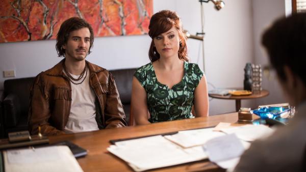 Bild 1 von 7: Johnny Lowry (Ryan Corr, l.); Shirley Ryan (Ella Scott Lynch, r.)