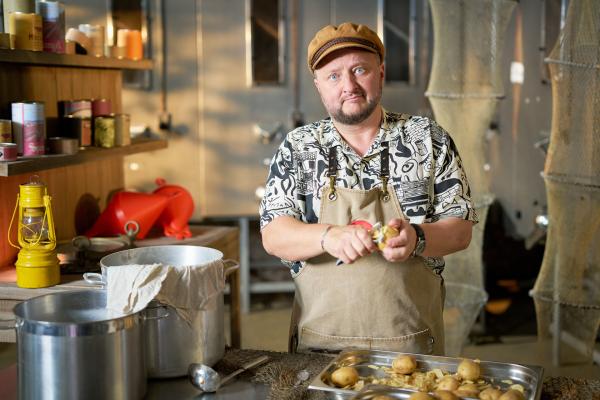 Bild 1 von 5: Kartoffelgratin ist ein herzhaftes Gericht aus frischen Kartoffeln, Sahne und Käse. Sebastian Lege deckt auf, wie die Industrie frische Zutaten monatelang haltbar macht.