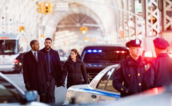 Bild 1 von 20: ASAC Tom Andrews (Dion Graham, l.); Omar Adom OA Zidan (Zeeko Zaki, Mitte); Maggie Bell (Missy Peregrym, r.)