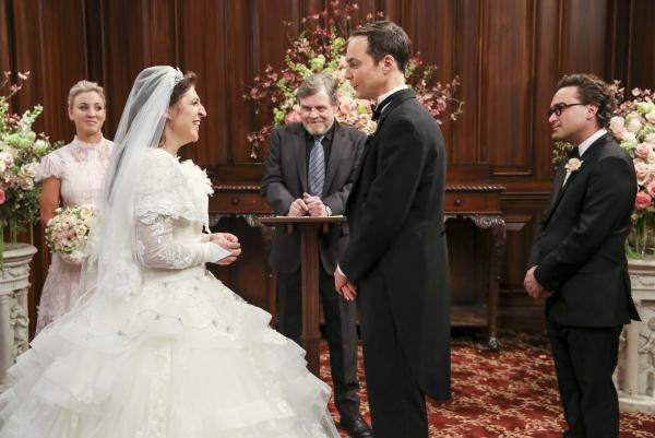 Bild 1 von 20: Auf sie wartet eine besondere Trauung: (v.l.n.r.) Penny (Kaley Cuoco), Amy (Mayim Bialik), Mark Hamill (Mark Hamill), Sheldon (Jim Parsons) und Leonard (Johnny Galecki) ...