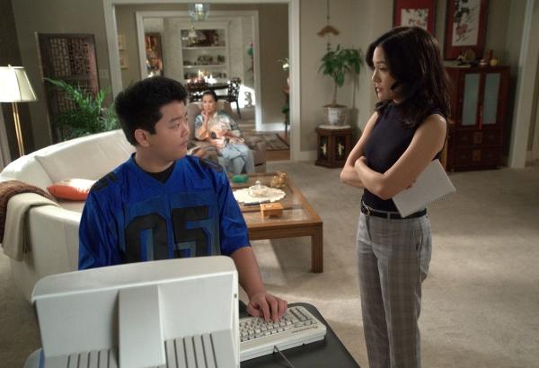 Bild 1 von 9: Eddie Huang (Hudson Yang, l.); Jessica Huang (Constance Wu, r.)