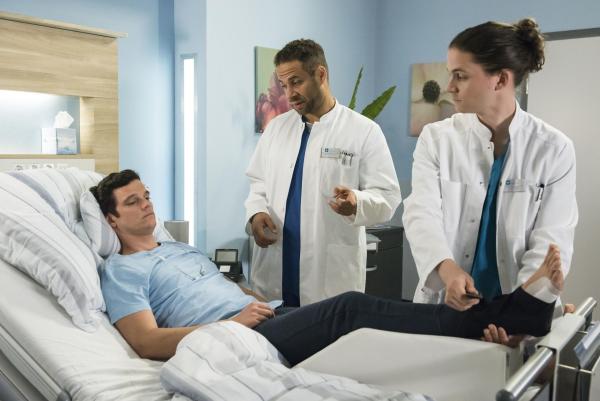 Bild 1 von 6: (v.l.n.r.) André Turansky (Luk Pfaff); Dr. Matteo Moreau (Mike Adler); Tom Zondek (Tilman Pörzgen)