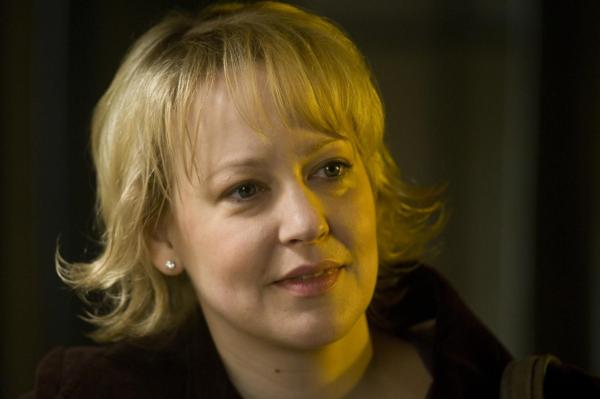 Bild 1 von 23: (1. Staffel) - Lisa Brisgau (Floriane Daniel) hat viele Jahre an Micks Krankenbett auf ein Wunder gehofft. Doch dann hieß es Abschiednehmen. Inzwischen lebt sie mit einem netten Pathologen zusammen ...