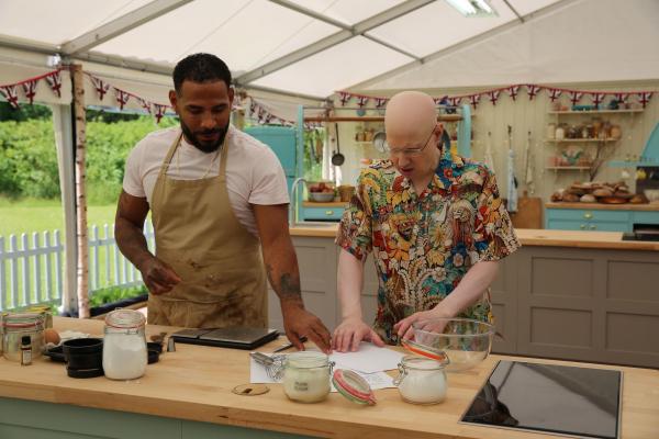 Bild 1 von 8: Sandro (l.); Matt Lucas (r.)