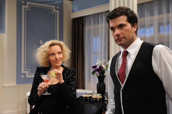 Bild 1 von 10: Natascha (Melanie Wiegmann, l.); Konstantin (Moritz Tittel, r.)