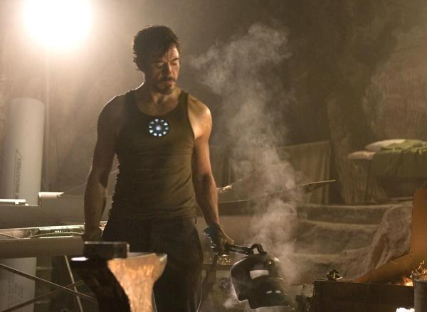 Bild 1 von 15: Nachdem Tony Stark (Robert Downey jr.) erkannt hat, dass die Waffen seines Unternehmens \