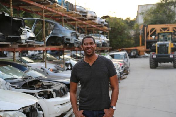 Bild 1 von 4: Astrophysiker Dr. Hakeem Oluseyi erklärt, was der Kosmos mit unseren Autos zu tun hat.