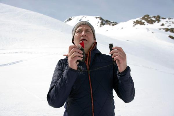 Bild 1 von 8: Im Bild: Jochen Winkler (Ingo Naujoks) ist Lawinenforscher mit einem düsteren Geheimnis.