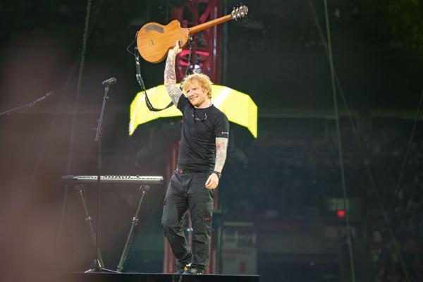 Bild 1 von 3: Ed Sheeran tritt 2023 im BC Place Stadium in Vancouver in Kanada auf.
